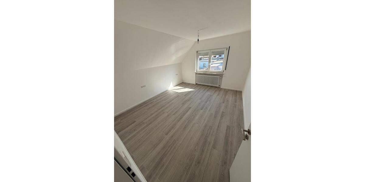 Dachgeschoßwohnung Endingen am Kaiserstuhl - 3 Zimmer, 90 m&sup2;, 1.550&euro; | Angebot:26226392