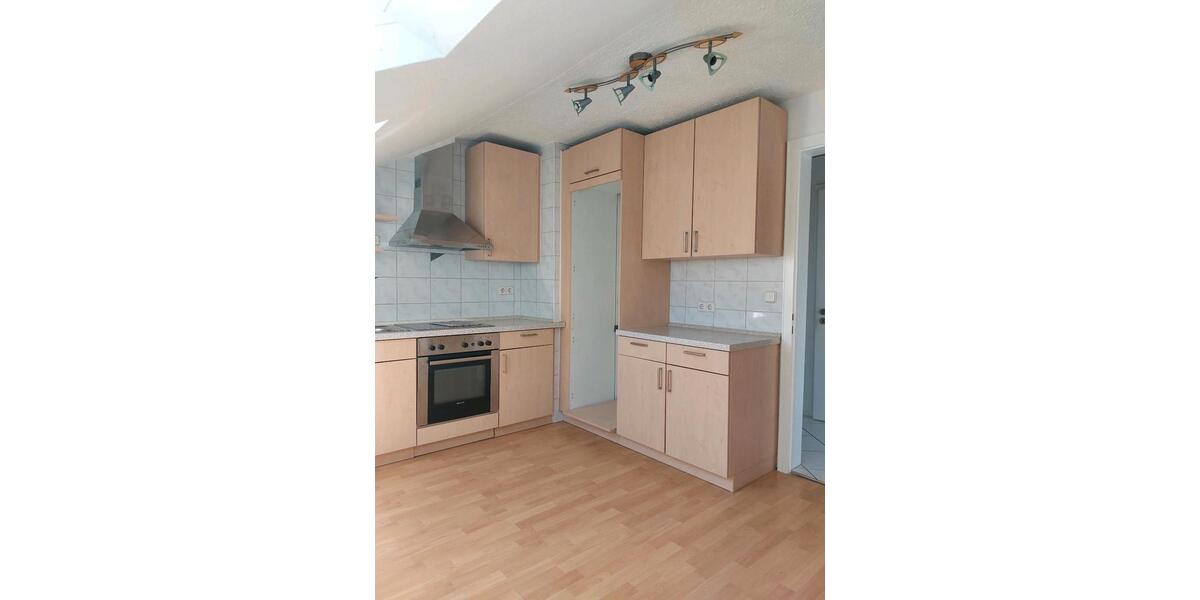 Dachgeschoßwohnung Aach - 2.5 Zimmer, 80 m&sup2;, 800&euro; | Angebot:26414082