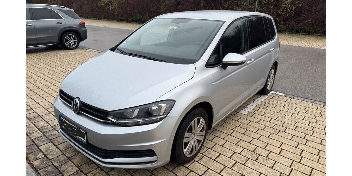 VW Touran 105.296 km 12.500 &euro; Krailling 82152