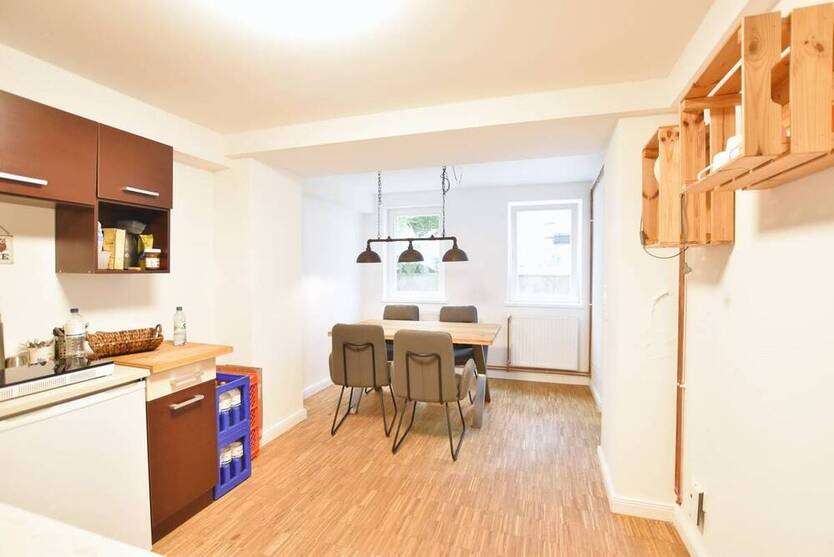 Top gepflegte 3 Zimmer Büro- Praxisfläche in begehrter Lage