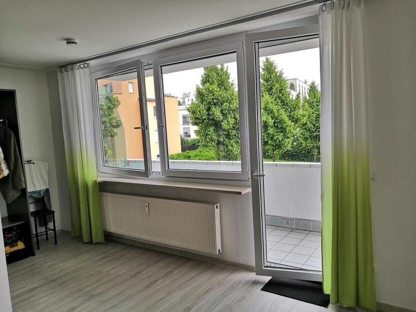 Helle 4-Zimmer-Wohnung mit Balkon in Regensburg West ab 1.12.25