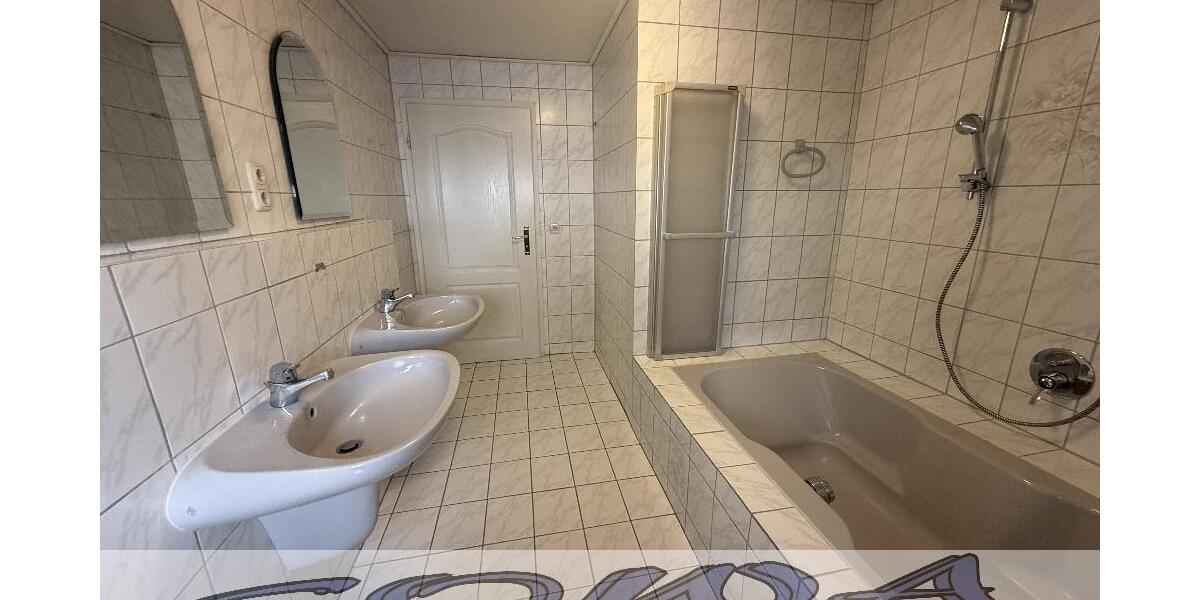 Charmantes Stadthaus in zentraler Lage in Neuburg - ideal für Familien oder Paare - Ein Objekt von Ihrem Immobilienpartner SOWA Immobilien und Finanzen - Mehrfamilienhaus, Wohnhaus Neuburg | Angebot:26729139