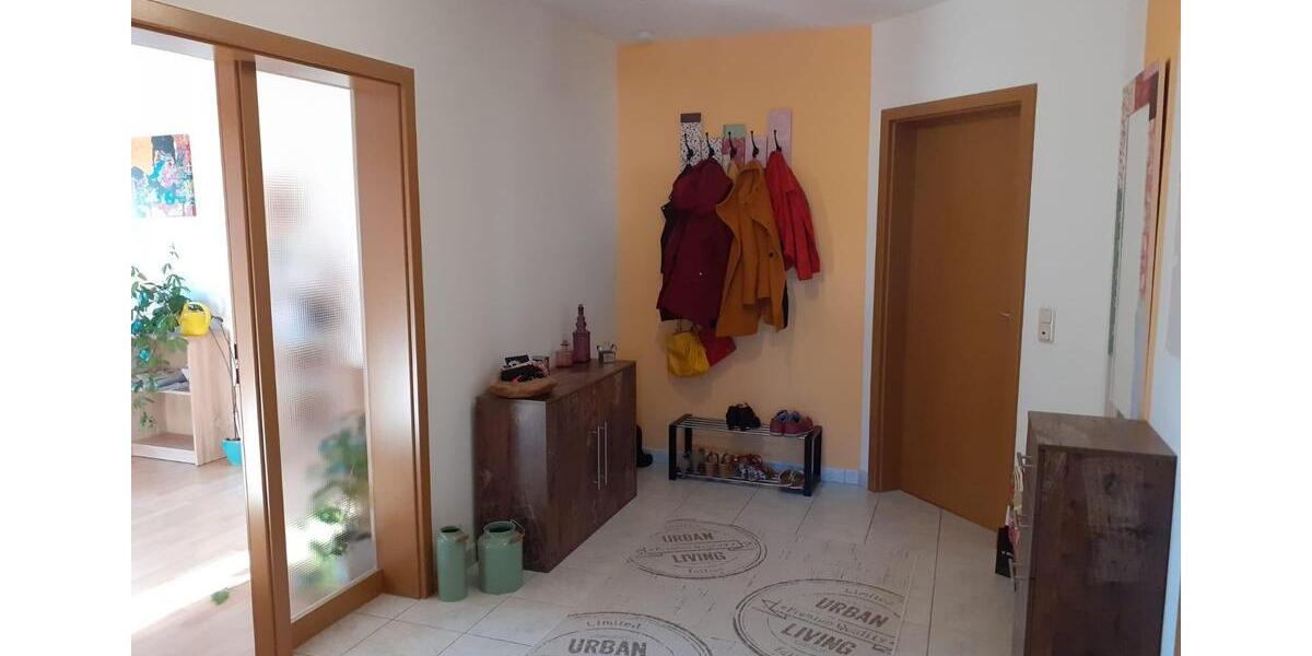 Vermiete Dachgeschosswohnung 3 zimmer