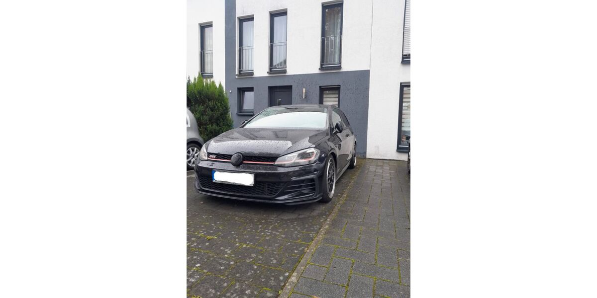 VW Golf 132.000 km 22.700 &euro; Düren 52351