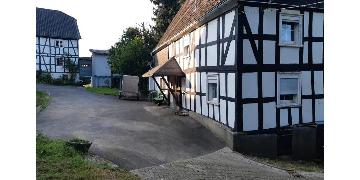 Einfamilienhaus Reichshof - 10 Zimmer, 230 m&sup2;, 249.000&euro; | Angebot:26123093