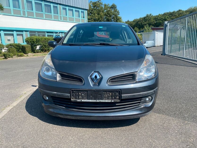 Renault Clio 82.000 km 2.499 € Hanau 63457