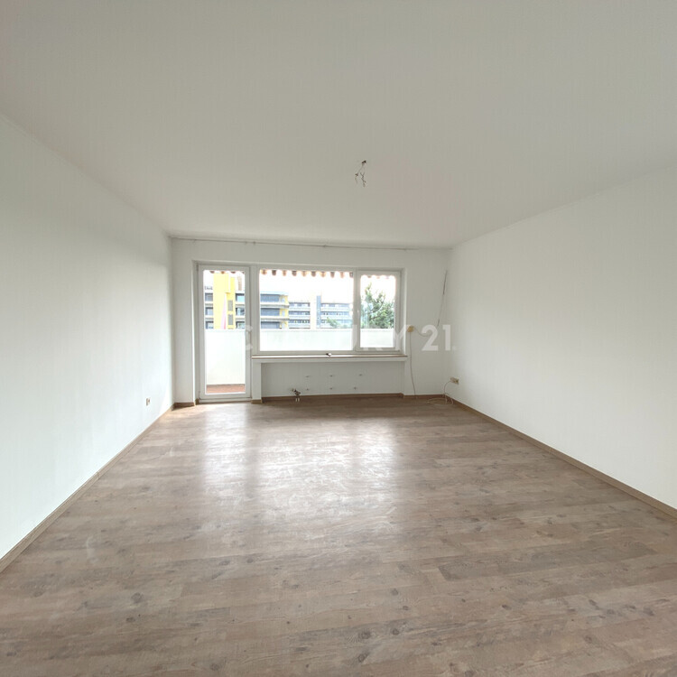 Stilvoll modernisierte 3,5-Zimmer-Wohnung mit Balkon, Aufzug und Stellplatz