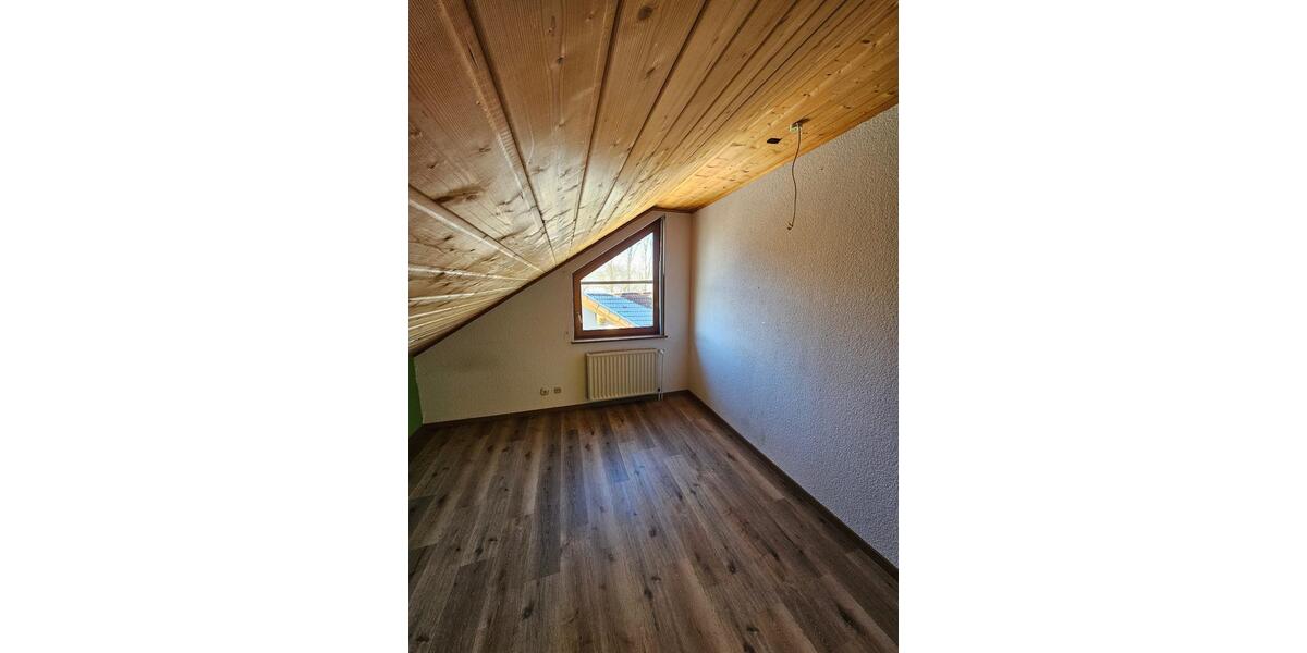 Dachgeschoßwohnung Kalbach - 4 Zimmer, 86 m&sup2;, 640&euro; | Angebot:25354699