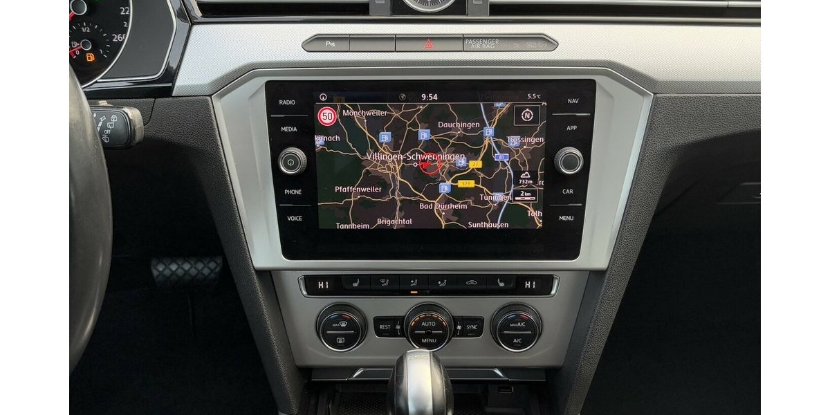 VW Passat 1.4 TSI PANORAMA/KAMERA/NAVI/DSG/MASSAGE 96.303 km 16.900 &euro; Villingen-Schwenningen 78054