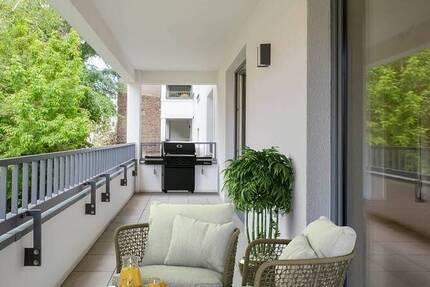 Moderne 2-Zimmer-Wohnung mit großer Loggia in Wilmersdorf