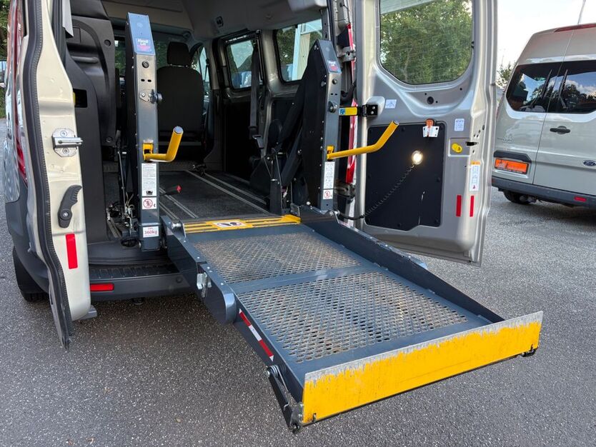 Ford Transit 32.000 km 28.990 € Lübeck 23560