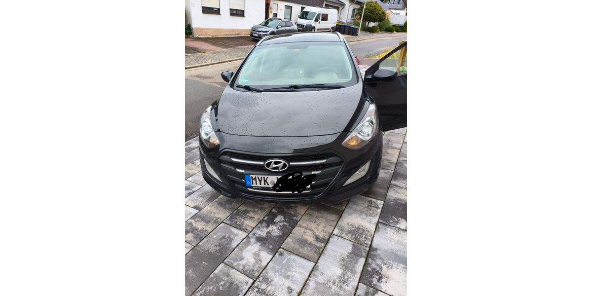 Hyundai i30 98.000 km 9.999 &euro; Urbar 56182