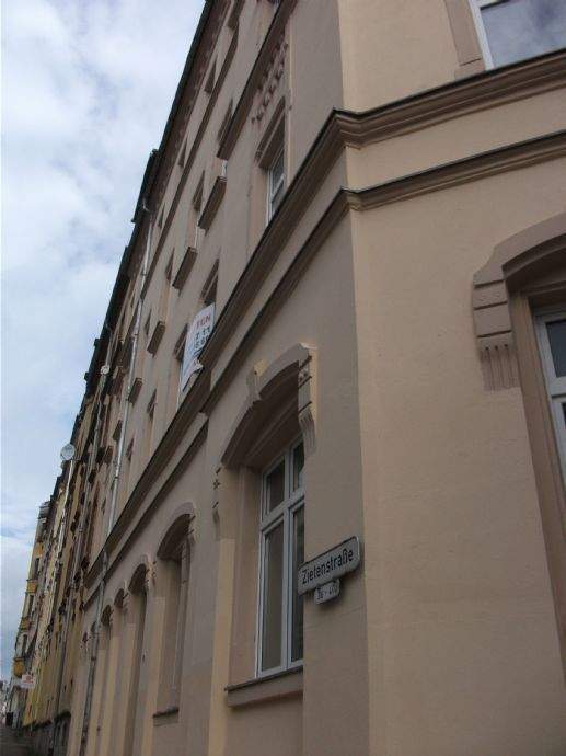 nette Mieter gesucht ! MiT Holzdielung - 3 Zimmer- MIT BaLkoN