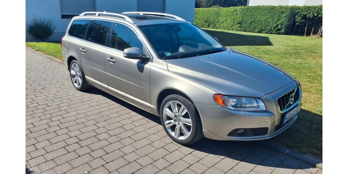 Volvo V70 169.000 km 11.600 &euro; Laufeld 54533