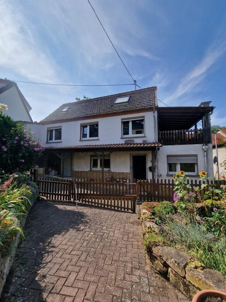 Kleines Einfamilienhaus mit Garage in Kalkofen