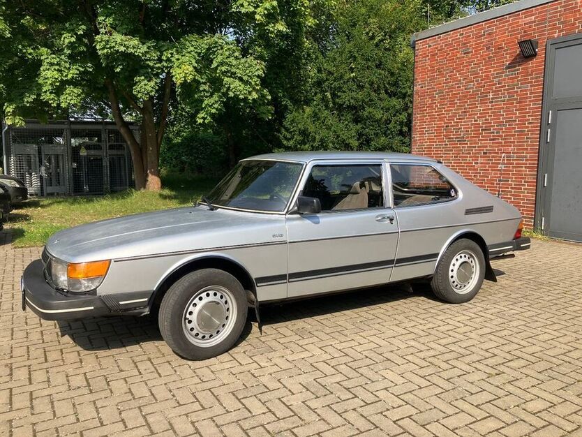 900