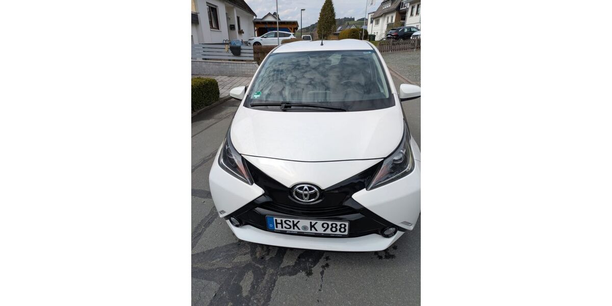 Toyota Aygo (X) 108.000 km 6.650 &euro; Winterberg 59955