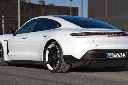 Porsche Taycan 89.650 km 68.500 &euro; Braak 22145
