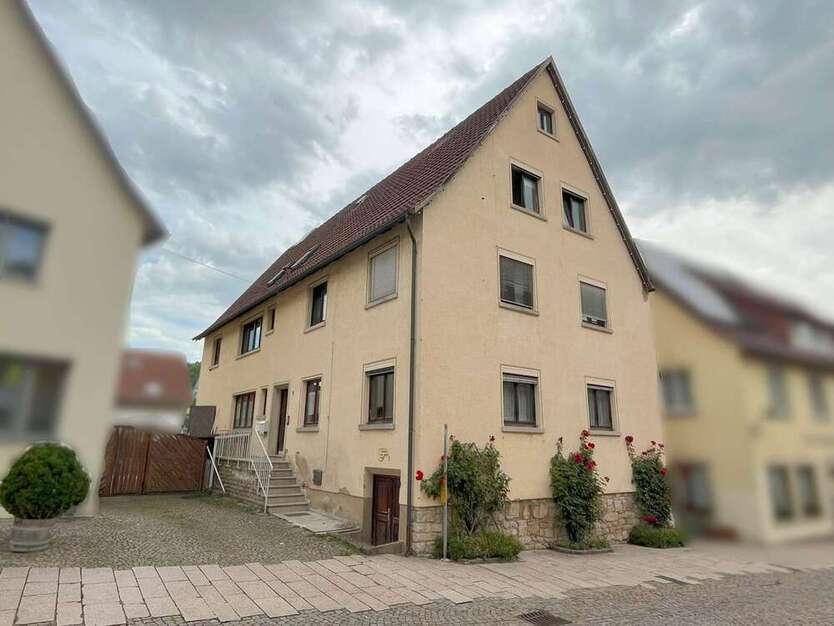 Haus zum Kaufen in Niederstetten 210.000 € 300 m²
