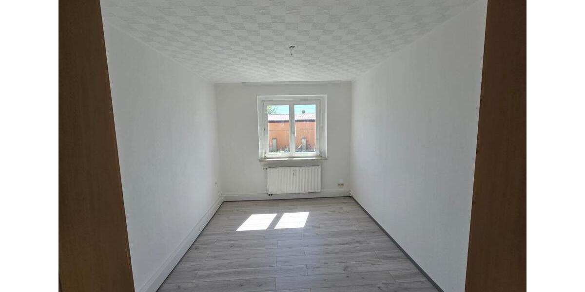 Etagenwohnung Nossen - 4 Zimmer, 75 m&sup2;, 450&euro; | Angebot:26380350