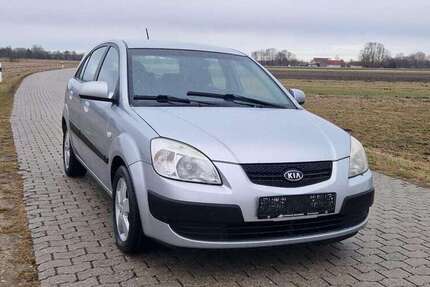 Kia Rio 184.123 km 1.350 &euro; Giggenhausen 85376