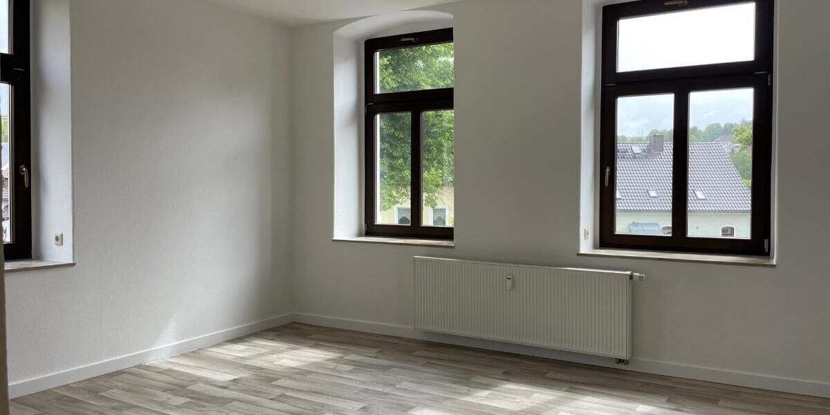 Zur ANLAGE: Komplett renoviert und modernisiert - mit Tageslichtbad, Balkon, Garage und Stellplatz! - Erdgeschoßwohnung Bärenstein Niederschlag | Angebot:26003489