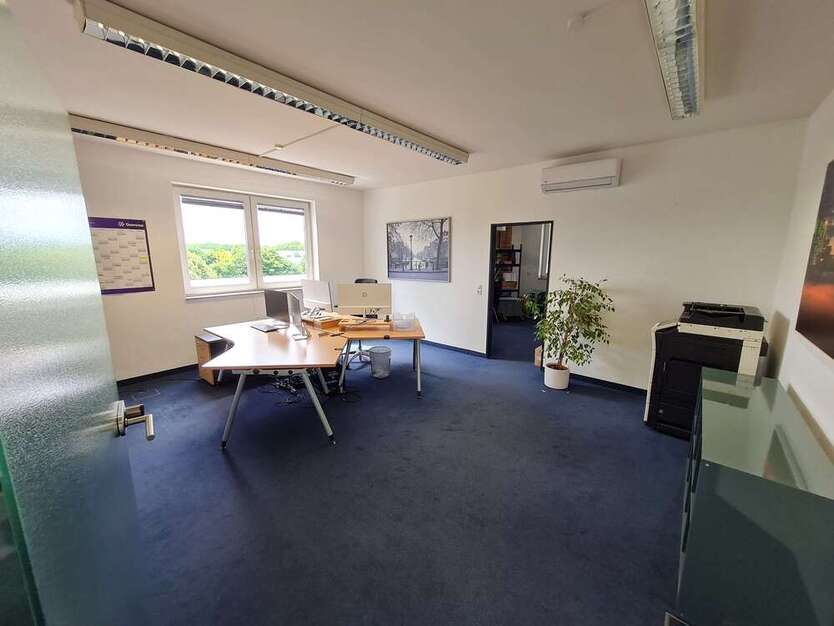 Büro in Mönchengladbach 377,11 € 40.79 m²