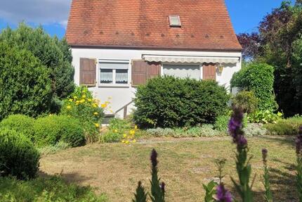 Freistehendes Einfamilienhaus in ruhiger Lage mit großem Garten