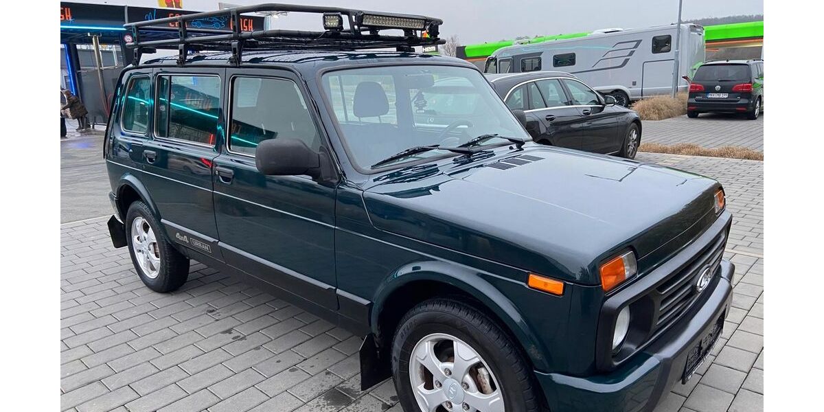 Lada Niva 57.000 km 10.500 &euro; Schöneck 61137