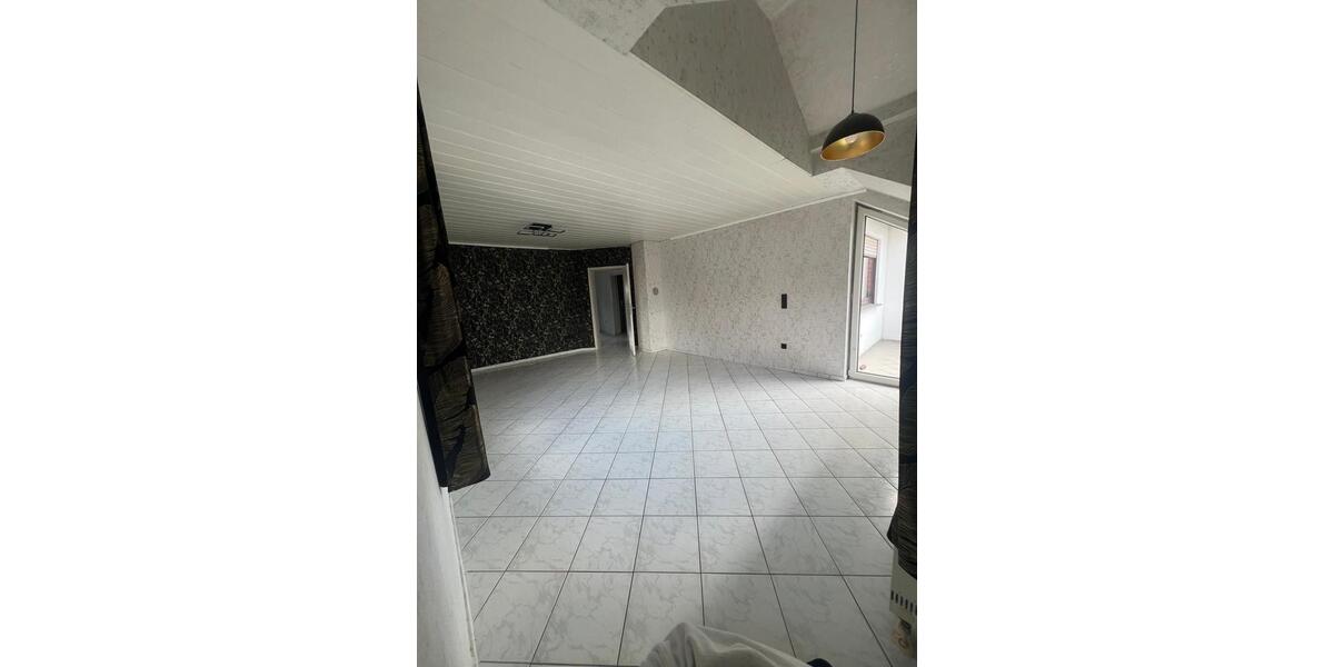 Etagenwohnung Friedberg (Hessen) - 4 Zimmer, 120 m&sup2;, 1.250&euro; | Angebot:26413332