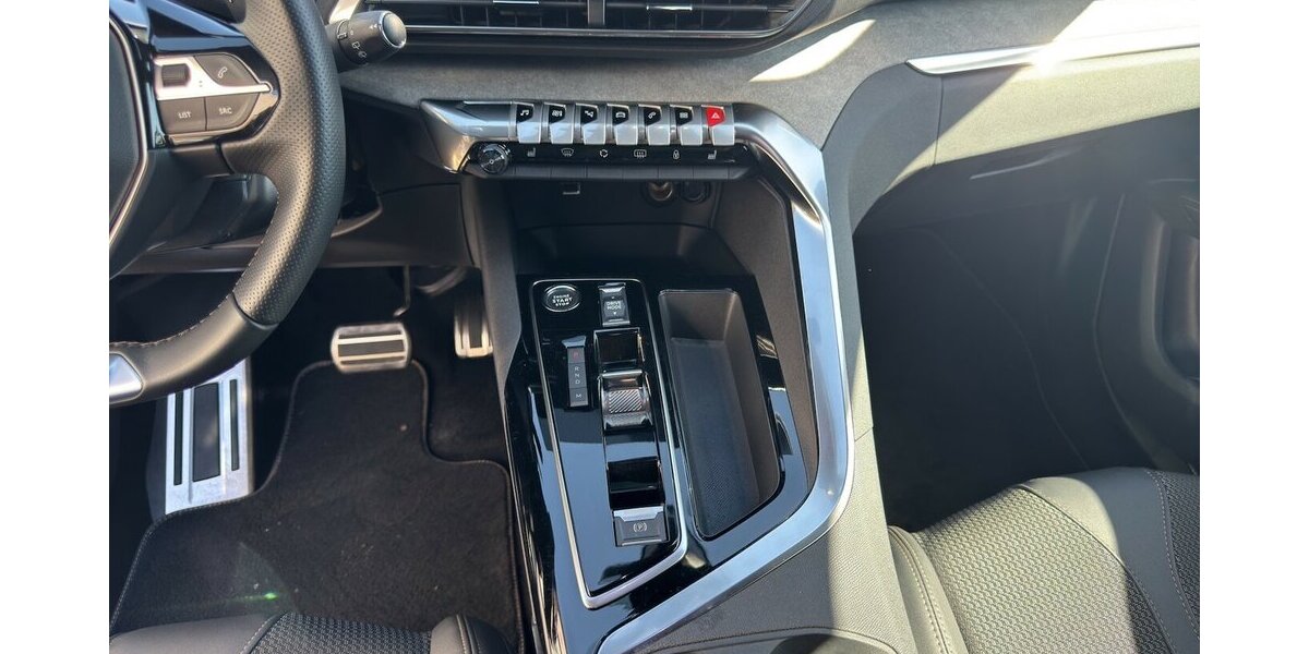 Peugeot 5008 GT Automatik *7-Sitze/Navi/SHZG/LED/T.Winkel/ 23.442 km 22.980 &euro; Bamberg 96052
