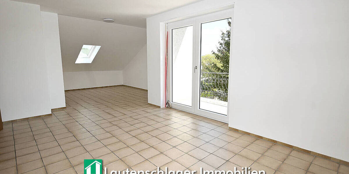 Ganz oben mit Balkon! 3,5-Zimmer-Dachgeschoss-Wohnung in Lupburg bei Parsberg 3 zimmer