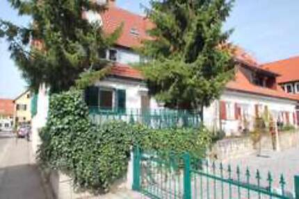 Charmantes Ein-Zweifamilienhaus mit Gewölbekeller und Terrassen