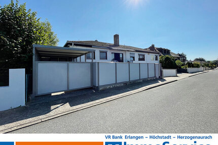 Geräumiges Einfamilienhaus im Bungalowstil - hochwertig ausgestattet - mit Pool und großem Garten