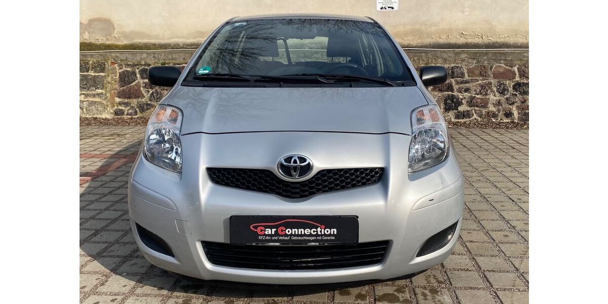Toyota Yaris 81.829 km 2.499 &euro; Dresden 01187