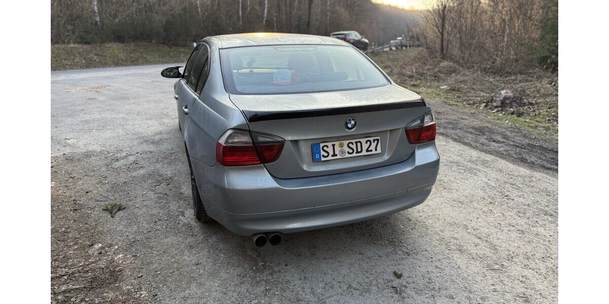 BMW E90 226.000 km 2.950 &euro; Siegen 57072