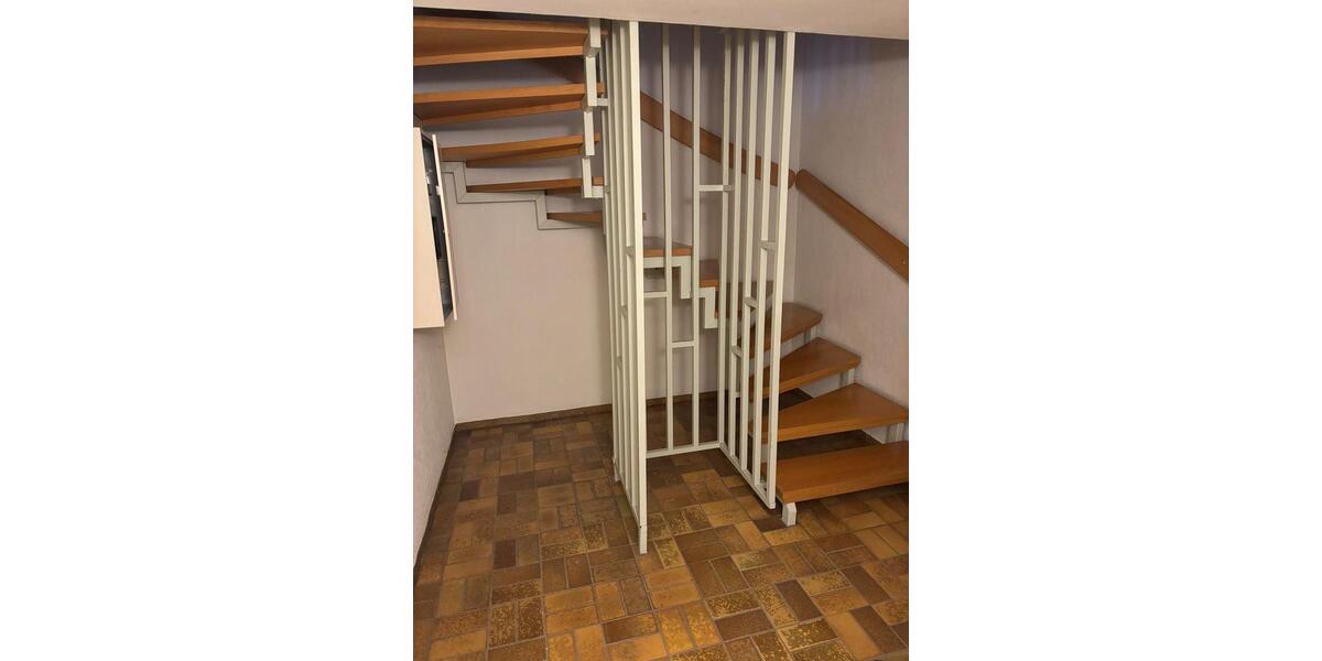 Reihenhaus Wuppertal Gemarkung Elberfeld - 7 Zimmer, 235 m&sup2;, 2.300&euro; | Angebot:24755207