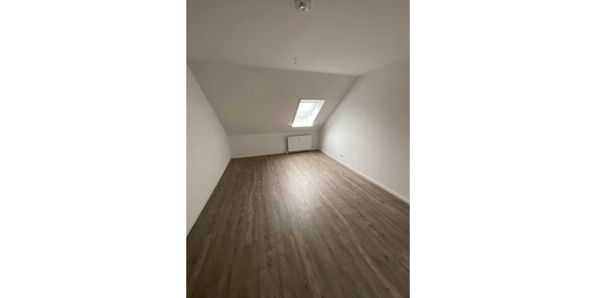 Gemütliche Wohnung unter'm Dach! 3 zimmer