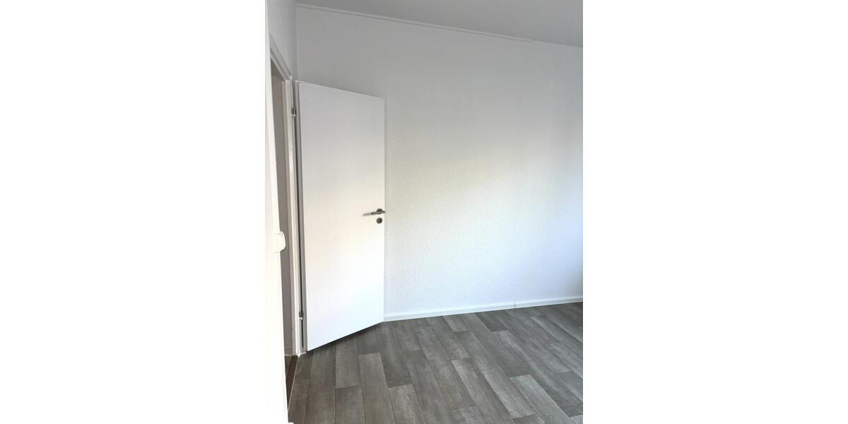 Erdgeschoßwohnung Zwickau Neuplanitz - 2 Zimmer, 50 m&sup2;, 330&euro; | Angebot:26017459