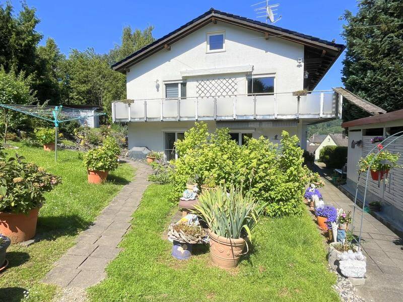 RESERVIERT! 3-Familienhaus mit großem Grundstück in schöner Ortsrandlage von Gemünden