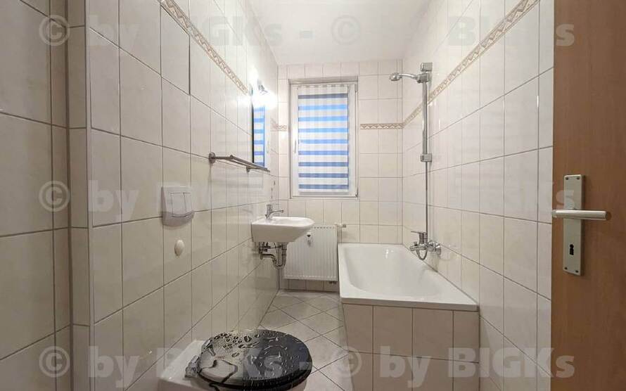 BIGKs: Suhl - Leninring - 2 Raum Wohnung Suhl,sep.Küche,Wannenbad, Balkon (-;)