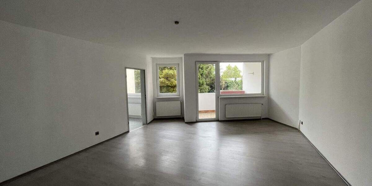 Komfortable 3 Zimmer Wohnung mit 2 Bädern und Stellplätzen - WG geeignet - 3 zimmer