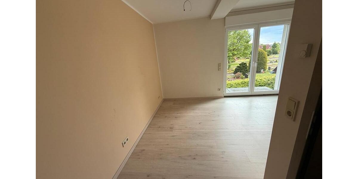 Maisonettenwohnung Hüllhorst - 8 Zimmer, 244 m&sup2;, 2.140&euro; | Angebot:26517468
