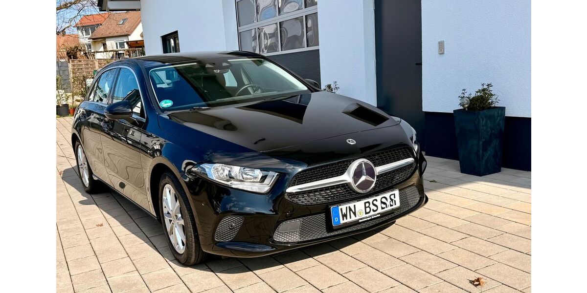 Mercedes-Benz A 180 51.881 km 22.100 &euro; Urbach 73660