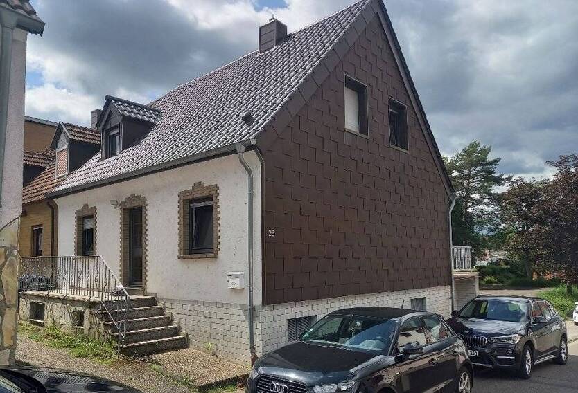 Gepflegtes Einfamilienhaus mit großem Balkon und Garage im Haus, in ruhiger Sackgasse von St. Ingbert Nähe Innenstadt (zentral und doch ruhig)