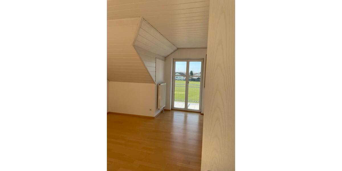 Dachgeschoßwohnung Ingolstadt Münchener Straße - 4 Zimmer, 122 m&sup2;, 1.190&euro; | Angebot:25440117
