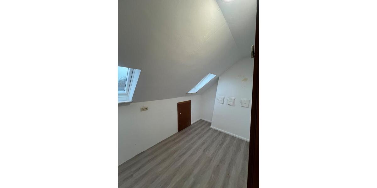 Dachgeschoßwohnung Dörentrup - 2.5 Zimmer, 68 m&sup2;, 400&euro; | Angebot:26391611
