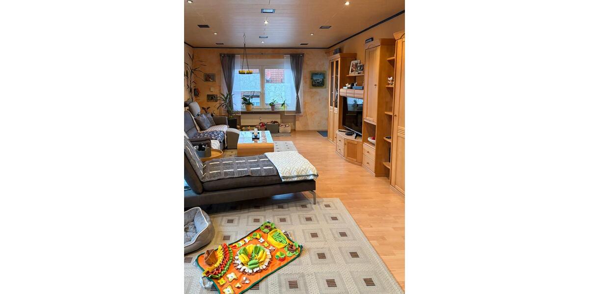 GROßER BALKON MODERNE WOHNUNG teilmöbliert GRÜN 5 zimmer