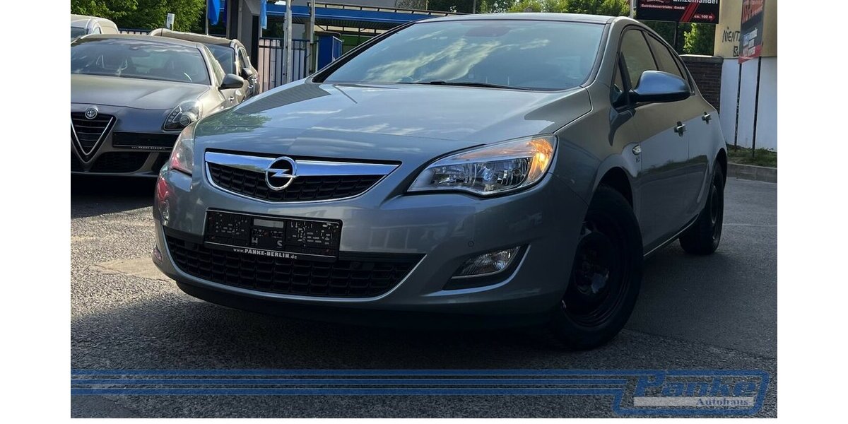 Opel Astra 1.4 150 Jahre *SHZ*PDC*AUX*Teilleder* 112.935 km 6.890 &euro; Berlin 13187