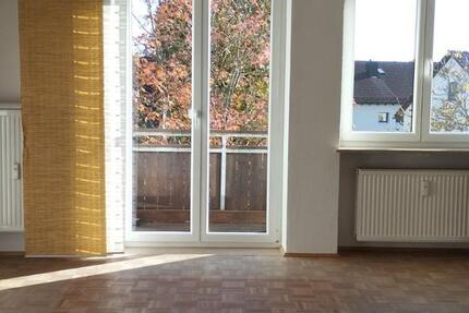 Gemütliche und helle 3-Zimmer DG-Wohnung mit Balkon & Stellplatz 3 zimmer